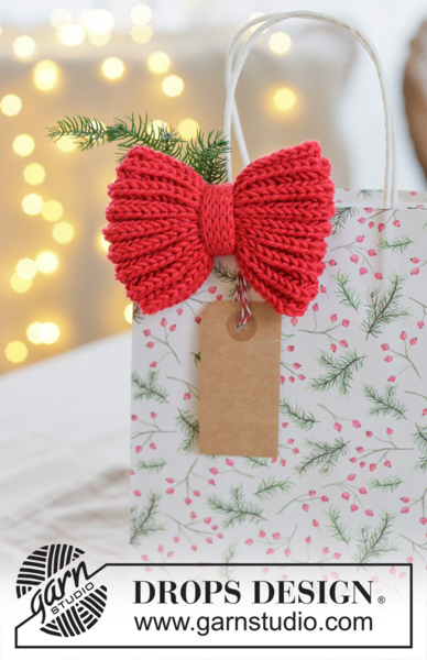 0-1628 Holly Red Bow by DROPS Design