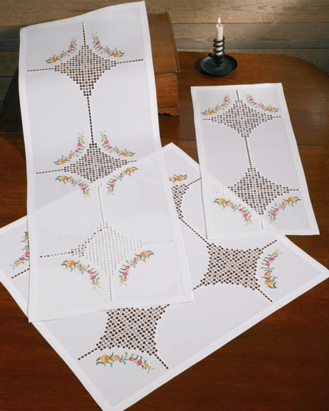 Stickset Hardanger mit Blumen 29 x 69 cm