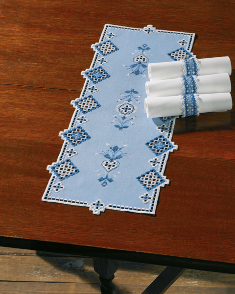 Stickpackung Hardanger in Blau 29 x 67 cm