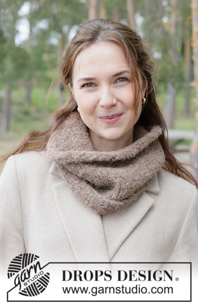 261-57 Acorn Drift Neck Warmer by DROPS Design