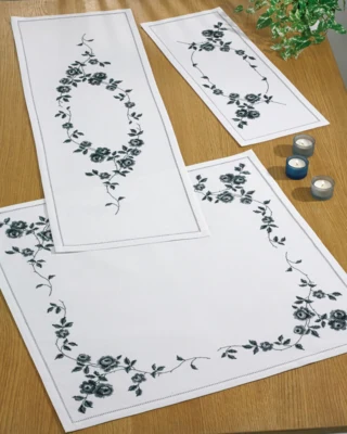 Stickerei-Kit Kletterrosen in Grau 66 x 66 cm